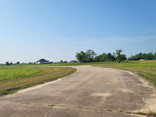 75 Conestoga Trl, Angleton, TX 77515
