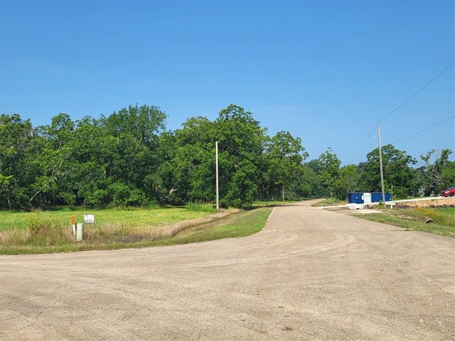 75 Conestoga Trl, Angleton, TX 77515