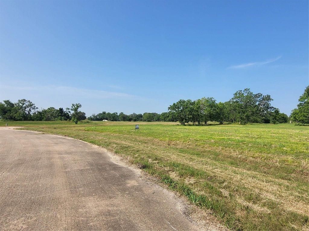 75 Conestoga Trl, Angleton, TX 77515