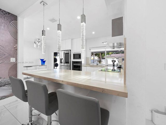 6951 S Miami Lakeway S 6951, Miami Lakes, FL 33014