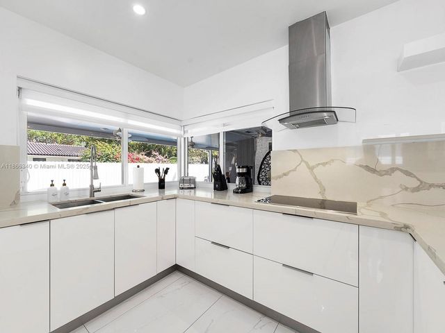 6951 S Miami Lakeway S 6951, Miami Lakes, FL 33014