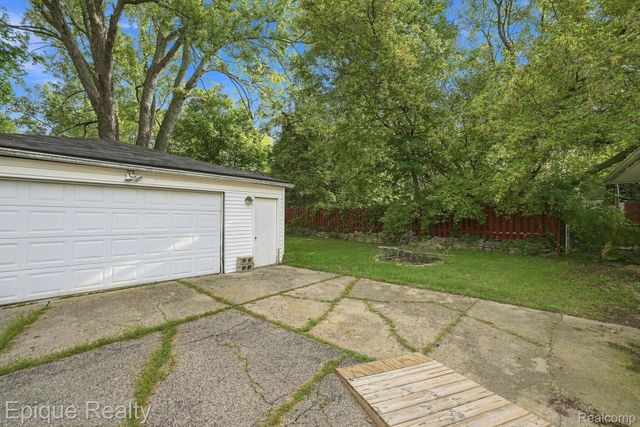 912 W Genesee Street, Flint, MI 48504
