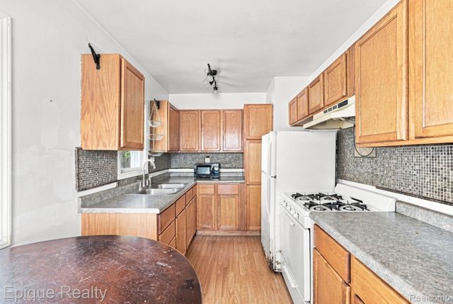 912 W Genesee Street, Flint, MI 48504