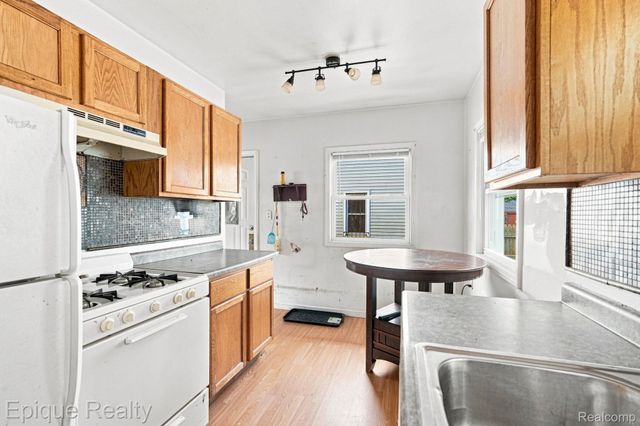 912 W Genesee Street, Flint, MI 48504