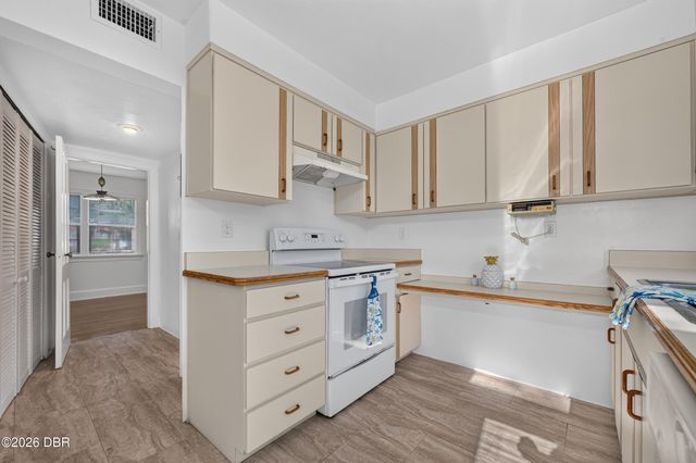 335 Hillside Avenue, Daytona Beach, FL 32118