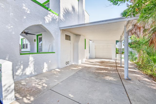 335 Hillside Avenue, Daytona Beach, FL 32118