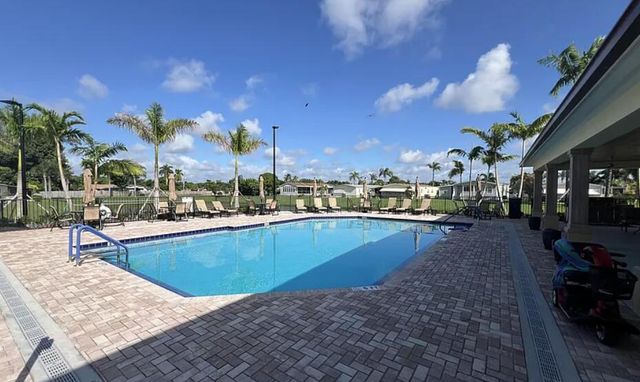 3393 Lake Overlook Place, Atlantis, FL 33462