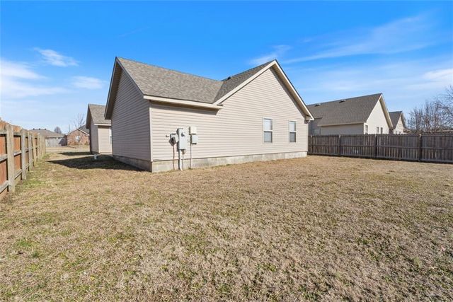 1110 E Courage, Siloam Springs, AR 72761