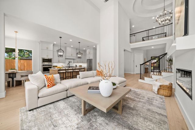 8033 Ridgeview Drive, Houston, TX 77055