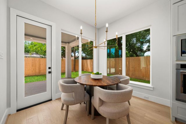 8033 Ridgeview Drive, Houston, TX 77055