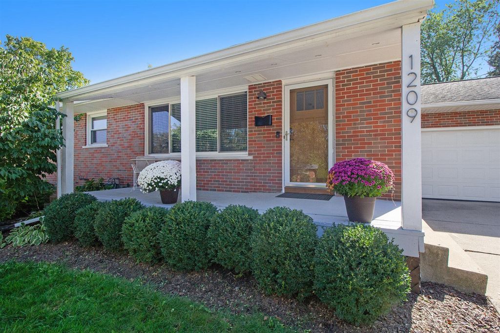 1209 Clague Avenue, Ann Arbor, MI 48103