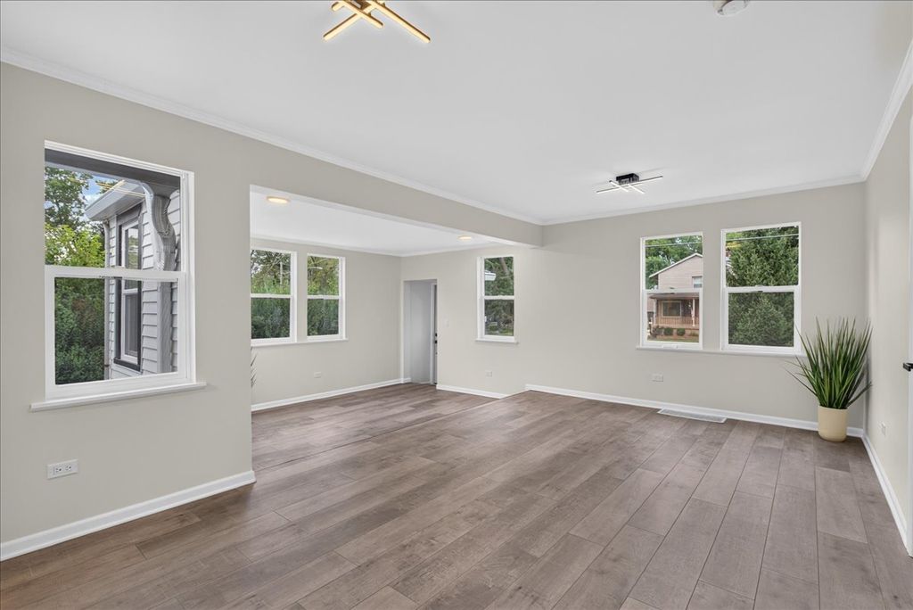 211 N Graylynn Drive, Mount Prospect, IL 60056 — photo 2