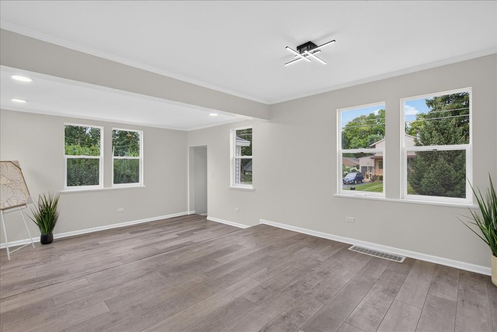 211 N Graylynn Drive, Mount Prospect, IL 60056 — photo 3