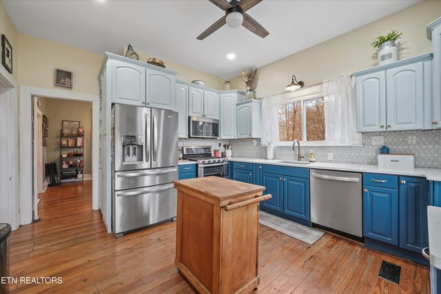 804 Lake City Hwy, Clinton, TN 37716