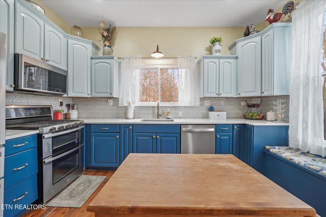 804 Lake City Hwy, Clinton, TN 37716