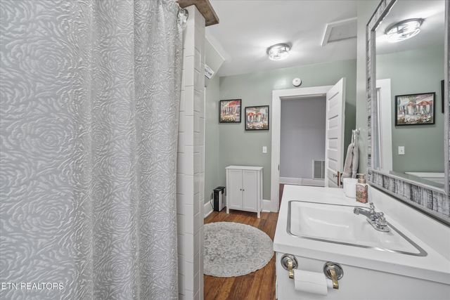 804 Lake City Hwy, Clinton, TN 37716