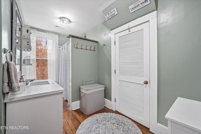 804 Lake City Hwy, Clinton, TN 37716