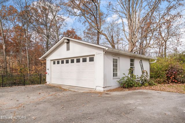 804 Lake City Hwy, Clinton, TN 37716