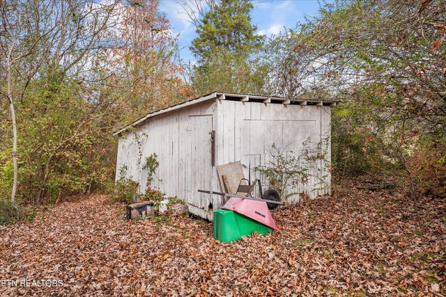 804 Lake City Hwy, Clinton, TN 37716