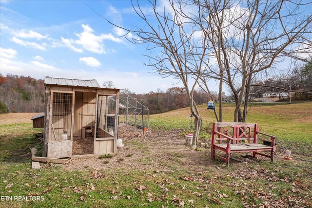 804 Lake City Hwy, Clinton, TN 37716