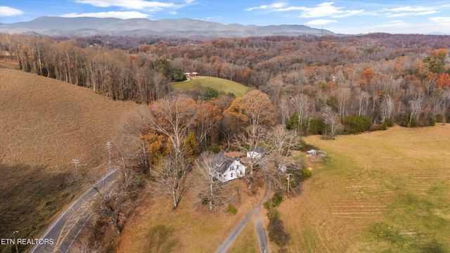 804 Lake City Hwy, Clinton, TN 37716