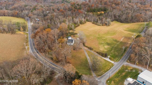 804 Lake City Hwy, Clinton, TN 37716