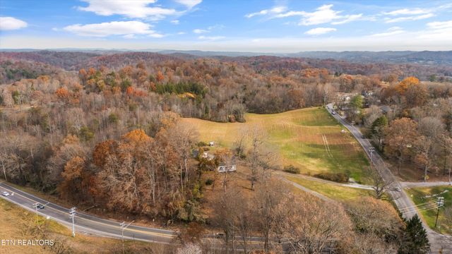 804 Lake City Hwy, Clinton, TN 37716