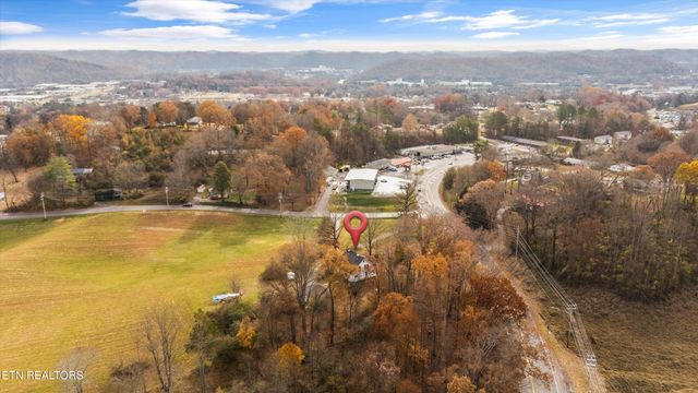 804 Lake City Hwy, Clinton, TN 37716