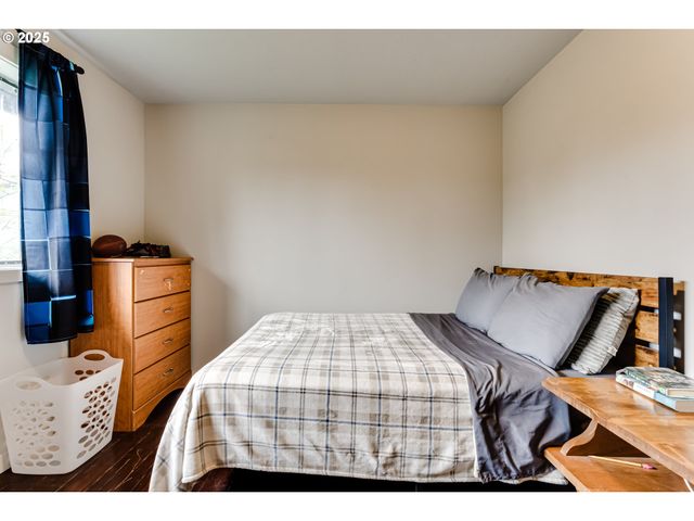 460 MEADOW Ln, Creswell, OR 97426