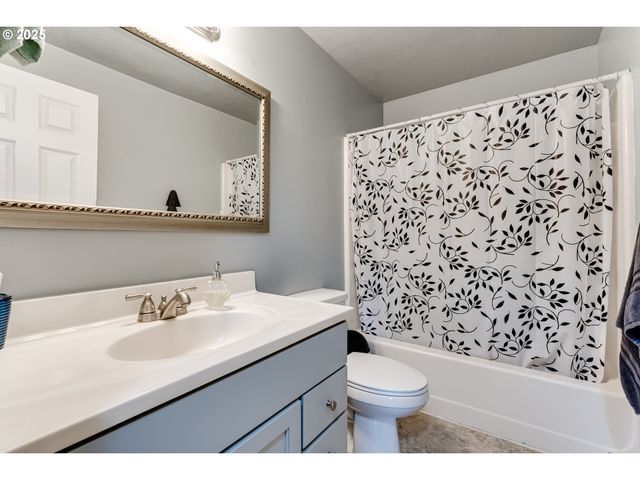 460 MEADOW Ln, Creswell, OR 97426