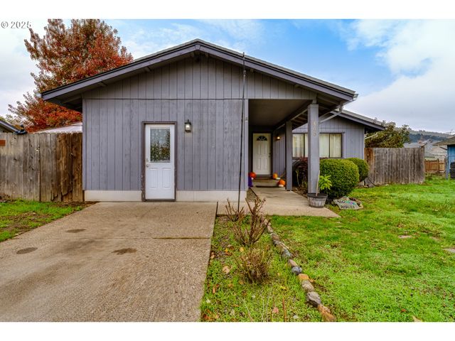 460 MEADOW Ln, Creswell, OR 97426