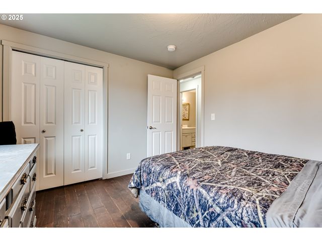 460 MEADOW Ln, Creswell, OR 97426