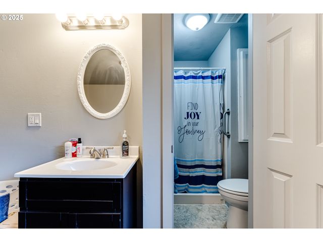 460 MEADOW Ln, Creswell, OR 97426