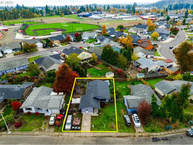 460 MEADOW Ln, Creswell, OR 97426