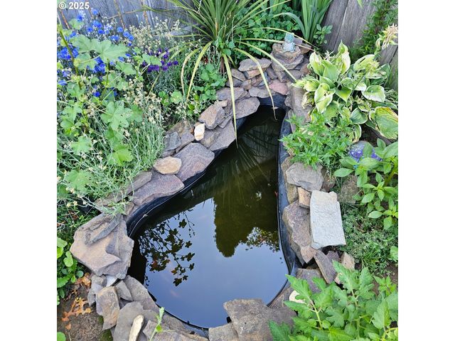 460 MEADOW Ln, Creswell, OR 97426