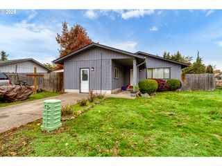 460 MEADOW Ln, Creswell, OR 97426