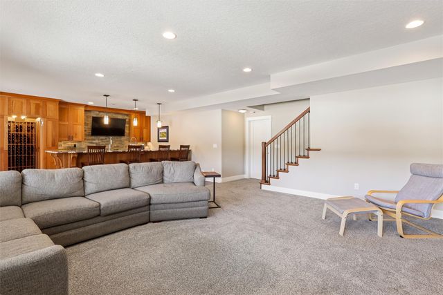 3101 162nd Street, Urbandale, IA 50323