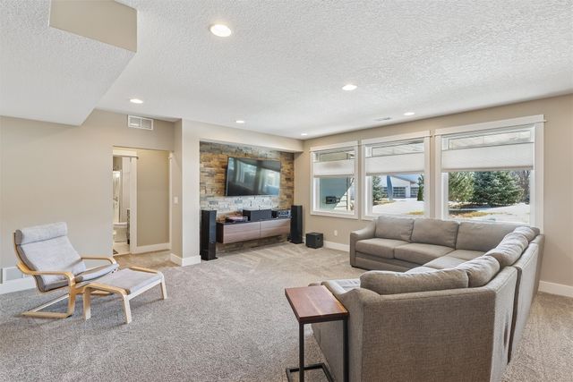 3101 162nd Street, Urbandale, IA 50323