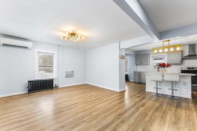 53 Woodbine St, Chelmsford, MA 01824