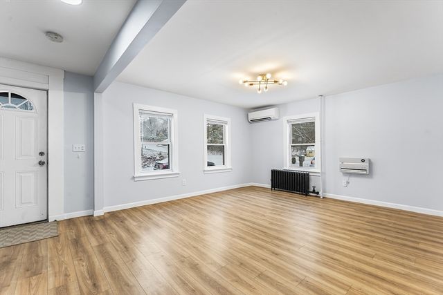 53 Woodbine St, Chelmsford, MA 01824