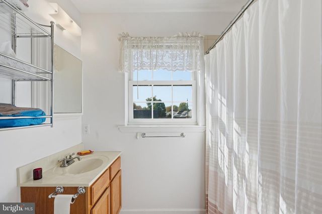 49 NECTAR LN, Levittown, PA 19054