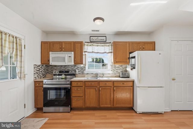 49 NECTAR LN, Levittown, PA 19054