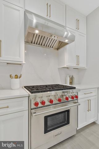 1101 CLOVER DR, Mclean, VA 22101