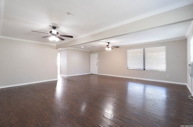 620 Viewpoint Dr, Poteet, TX 78065