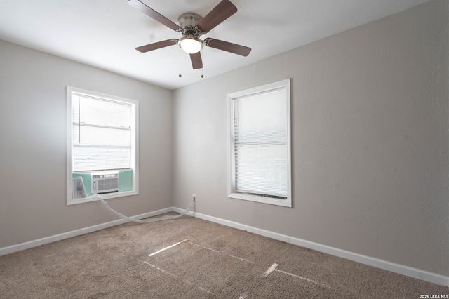 620 Viewpoint Dr, Poteet, TX 78065