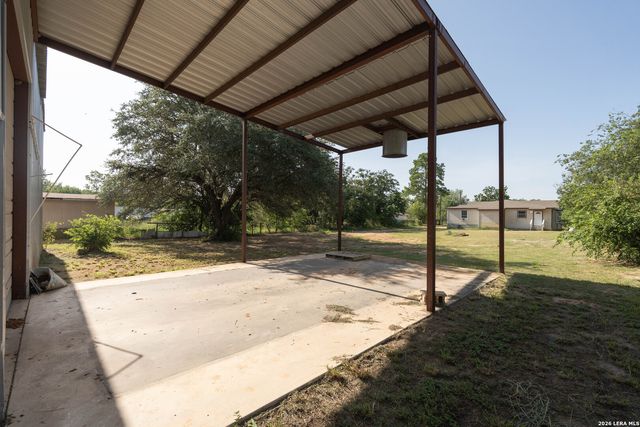 620 Viewpoint Dr, Poteet, TX 78065