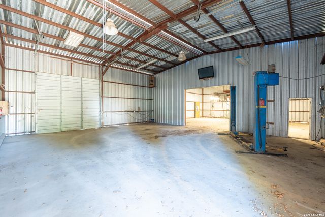 620 Viewpoint Dr, Poteet, TX 78065
