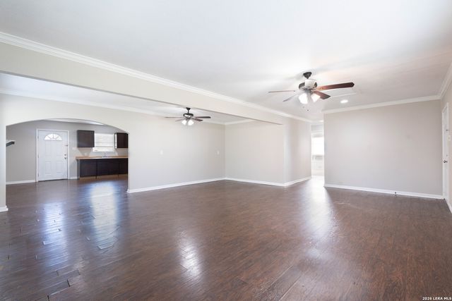 620 Viewpoint Dr, Poteet, TX 78065