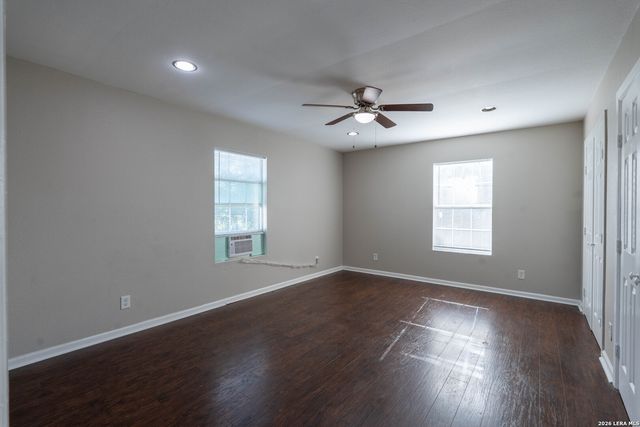 620 Viewpoint Dr, Poteet, TX 78065