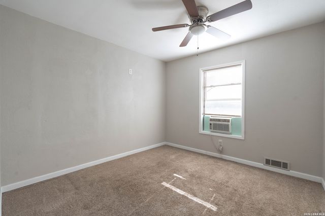 620 Viewpoint Dr, Poteet, TX 78065